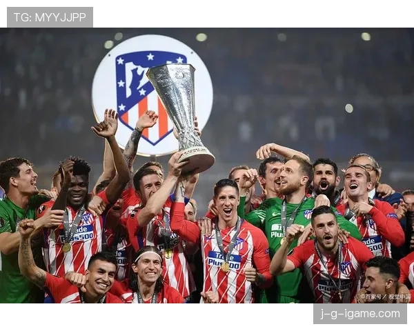 布拉格主场上演激烈对决,球迷热情助威成焦点 布拉格主场上演激烈对决,球迷热情助威成焦点