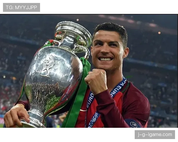 C罗在欧洲杯中表现稳健,精彩进球助力球队成功晋级 C罗在欧洲杯中表现稳健,精彩进球助力球队成功晋级