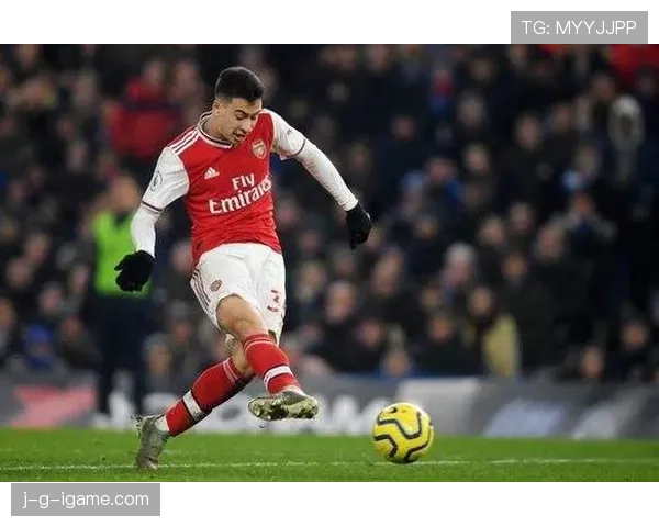 马丁内利在巴西国家队新生代中的位置竞争分析