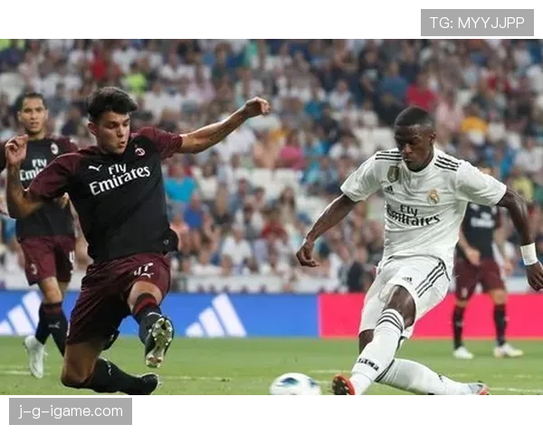 高位压迫与反击转换：维尼修斯的全面能力